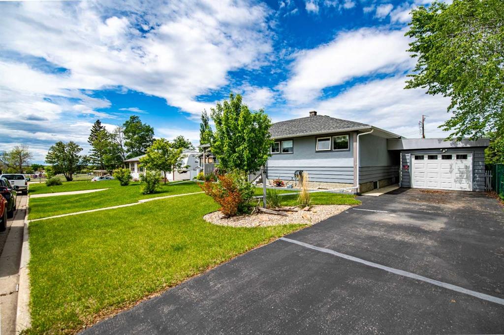 Third View of 5024 43 Street  , Central Innisfail, Innisfail, Alberta, T4G 1K2
