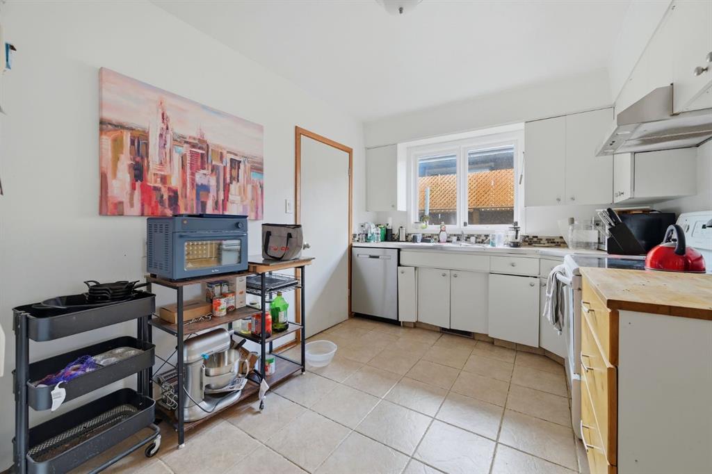 Fifth View of 203 42 Avenue SW, Parkhill, Calgary, Alberta, T2S1A7