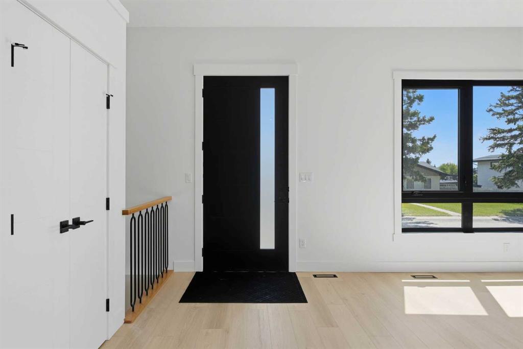 Fifth View of 27 Glacier Drive SW, Glamorgan, Calgary, Alberta, T3E 5A2