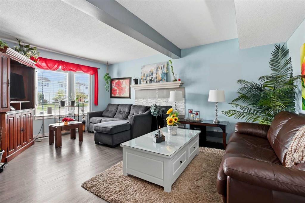 Fourth View of 17 Elwell Close , Eastview Estates, Red Deer, Alberta, T4R 2E2