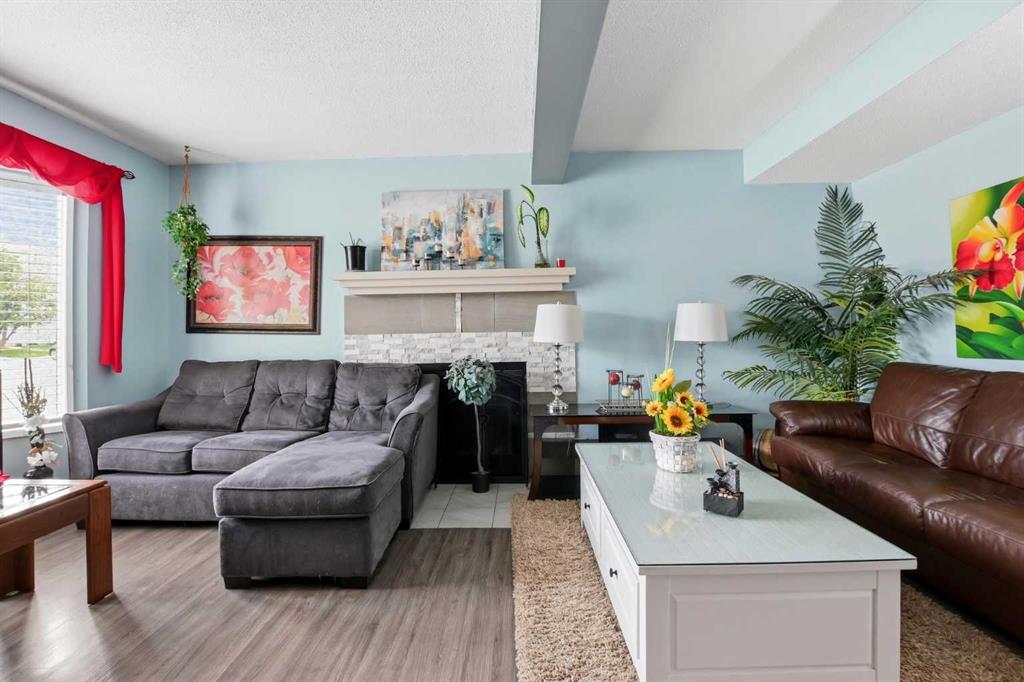 Fifth View of 17 Elwell Close , Eastview Estates, Red Deer, Alberta, T4R 2E2