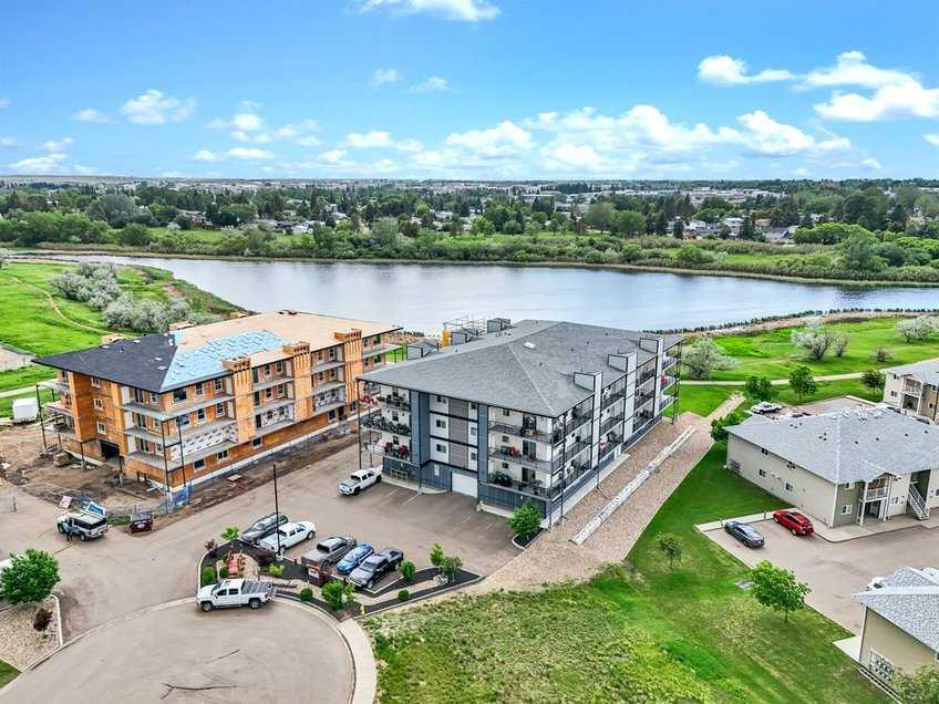 301, 499 Meadow Lake Court , A2318933, Alberta,