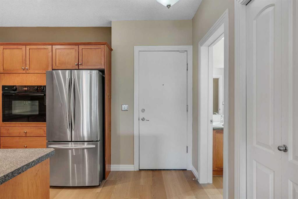 Fifth View of 231, 3111 34 Avenue NW, Varsity, Calgary, Alberta, T2N 4V8