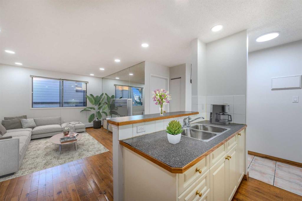Third View of 403, 2734 17 Avenue SW, Shaganappi, Calgary, Alberta, T3E 0A7