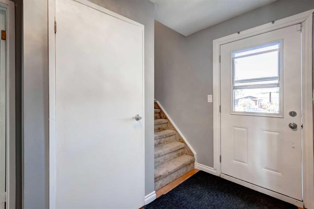 Third View of 131 Dovertree Place SE, Dover, Calgary, Alberta, T2B 2K3