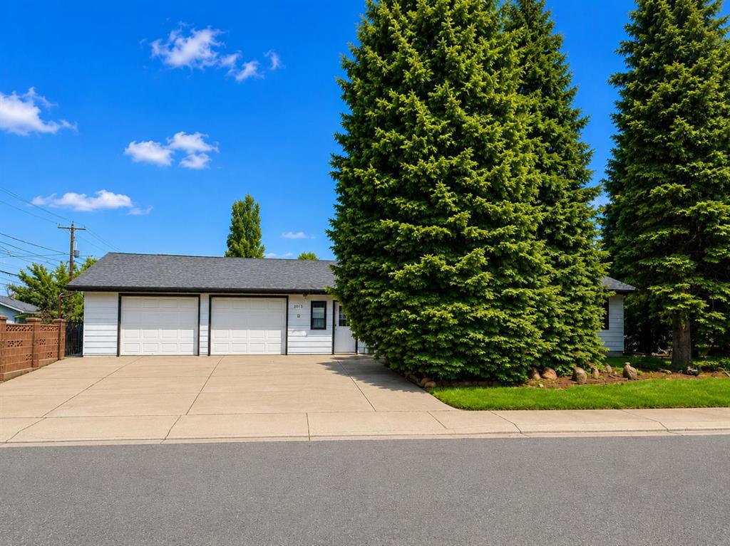 2015 24 Street S, A2319054, Alberta,