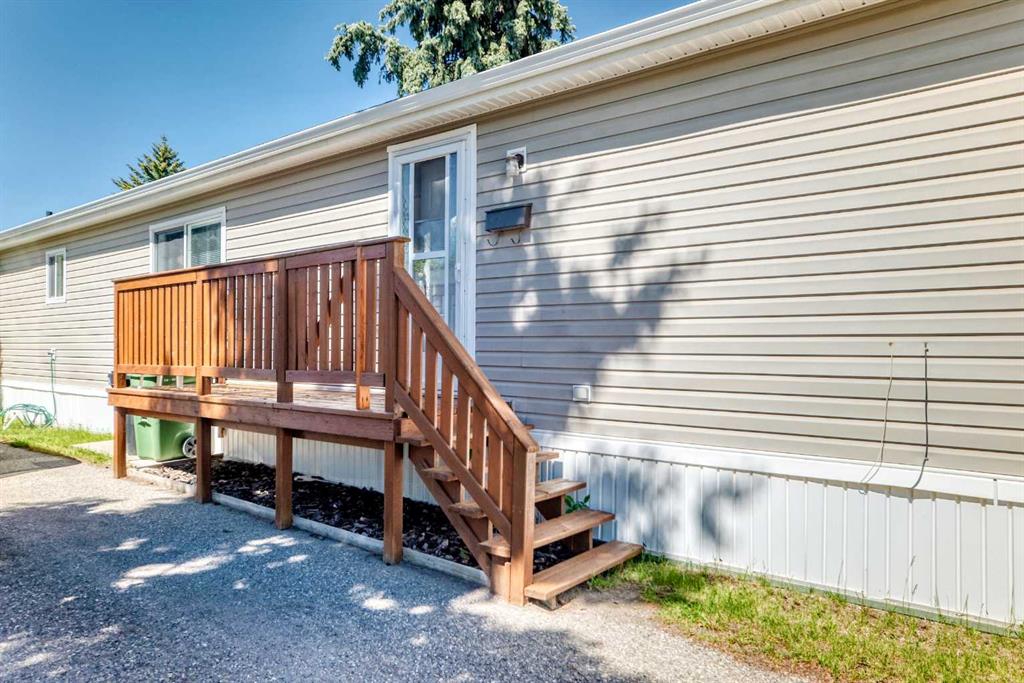 Fifth View of 300, 3223 83 Street NW, Greenwood/Greenbriar, Calgary, Alberta, T3B 5N7