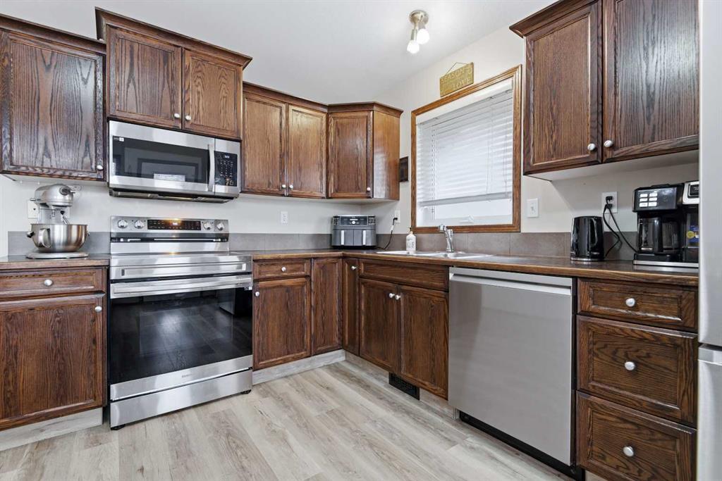 Fourth View of 136 Lanterman Close , Lonsdale, Red Deer, Alberta, T4N 3N8
