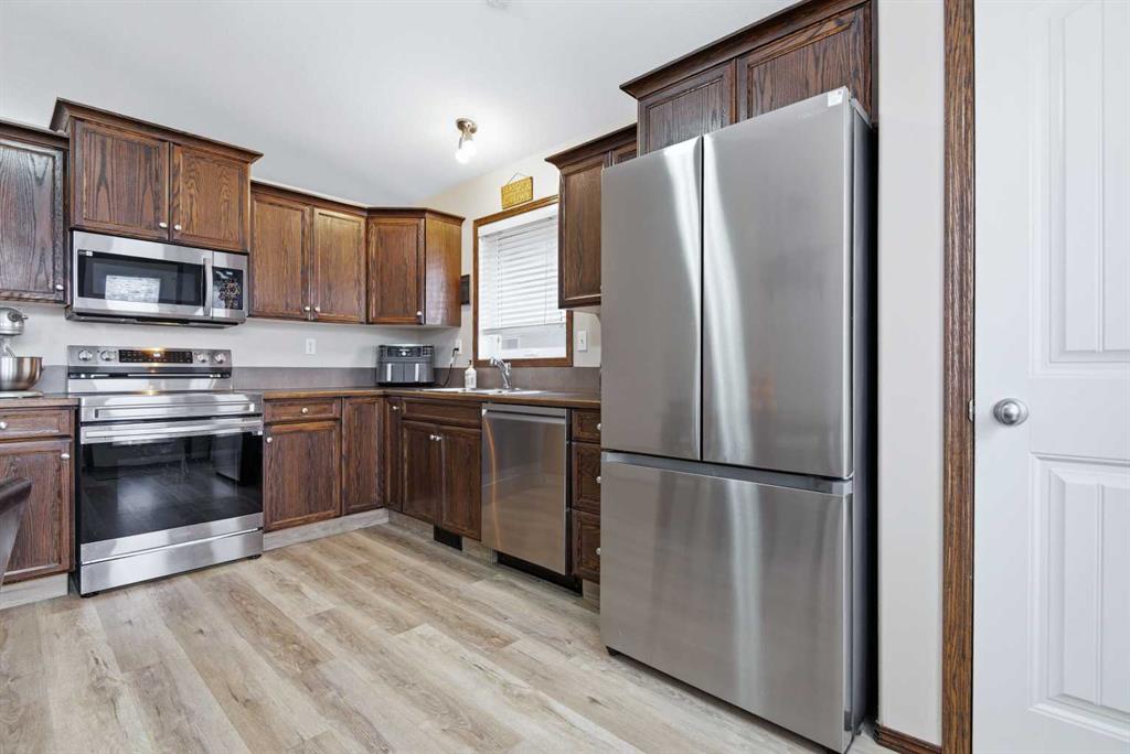 Fifth View of 136 Lanterman Close , Lonsdale, Red Deer, Alberta, T4N 3N8