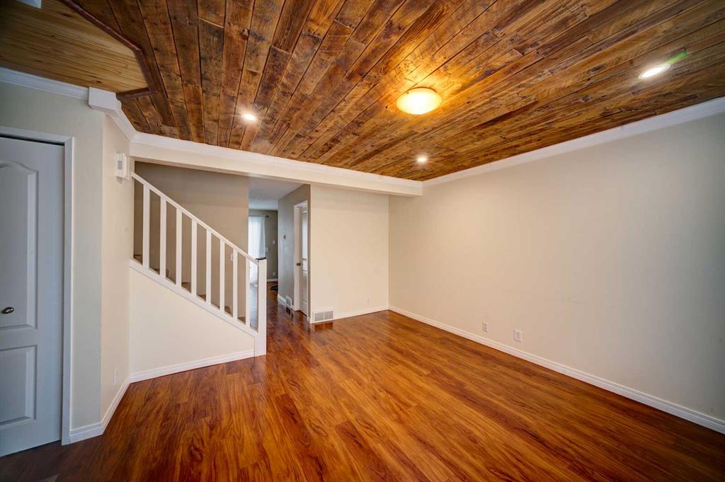 Fifth View of 30, 380 Bermuda Drive NW, Beddington Heights, Calgary, Alberta, T3K 2B2