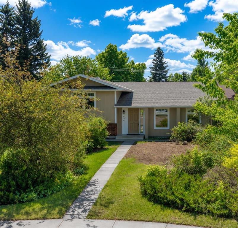 MLS® listing #111908064 for sale located at 452 PARKRIDGE Rise SE