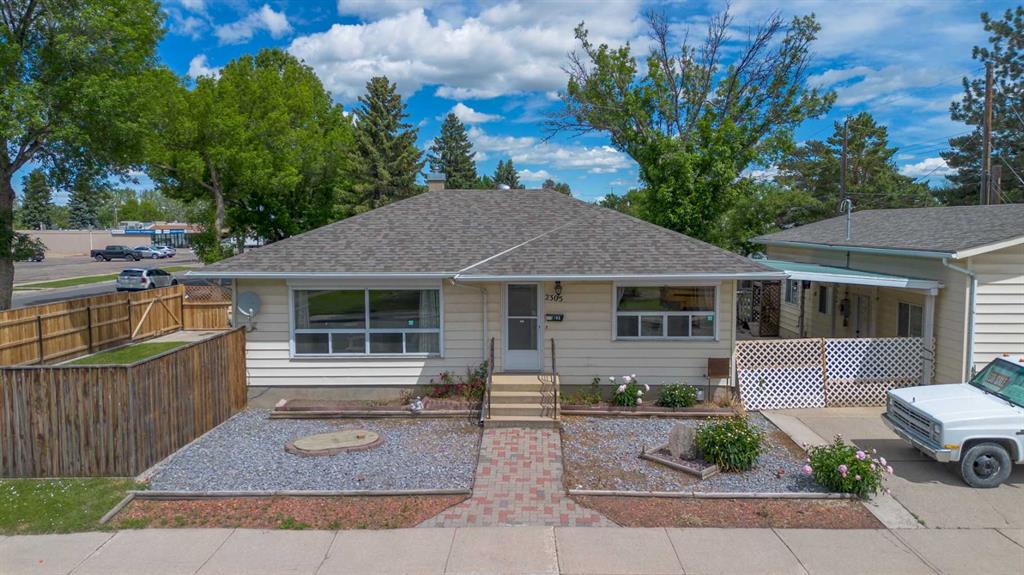 Second View of 2305 7 Avenue N, Majestic Place, Lethbridge, Alberta, T1H 0Z2