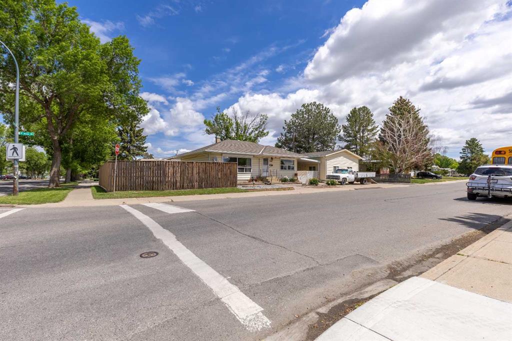 Fourth View of 2305 7 Avenue N, Majestic Place, Lethbridge, Alberta, T1H 0Z2