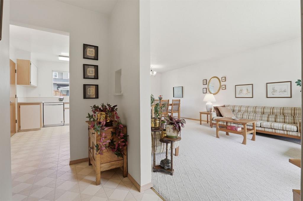 Fourth View of 908 30 Avenue NW, Cambrian Heights, Calgary, Alberta, T2K 0A1