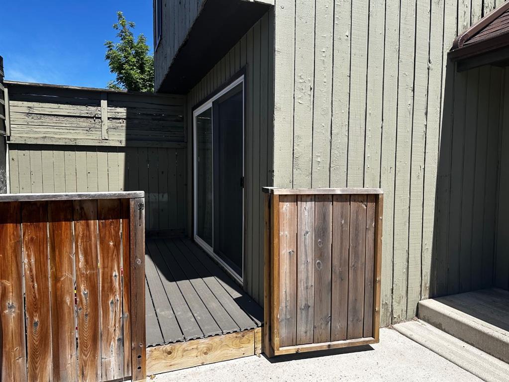 Fourth View of 502, 5660 23 Avenue NE, Pineridge, Calgary, Alberta, T1Y 4R3