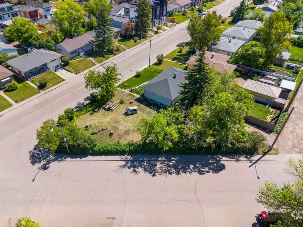 Third View of 2747 Morley Trail NW, Banff Trail, Calgary, Alberta, T2M 4G7
