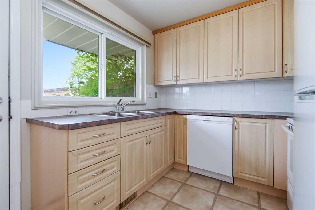 Third View of 1505, 3907 39 Street , Morrisroe, Red Deer, Alberta, T4N 0M6