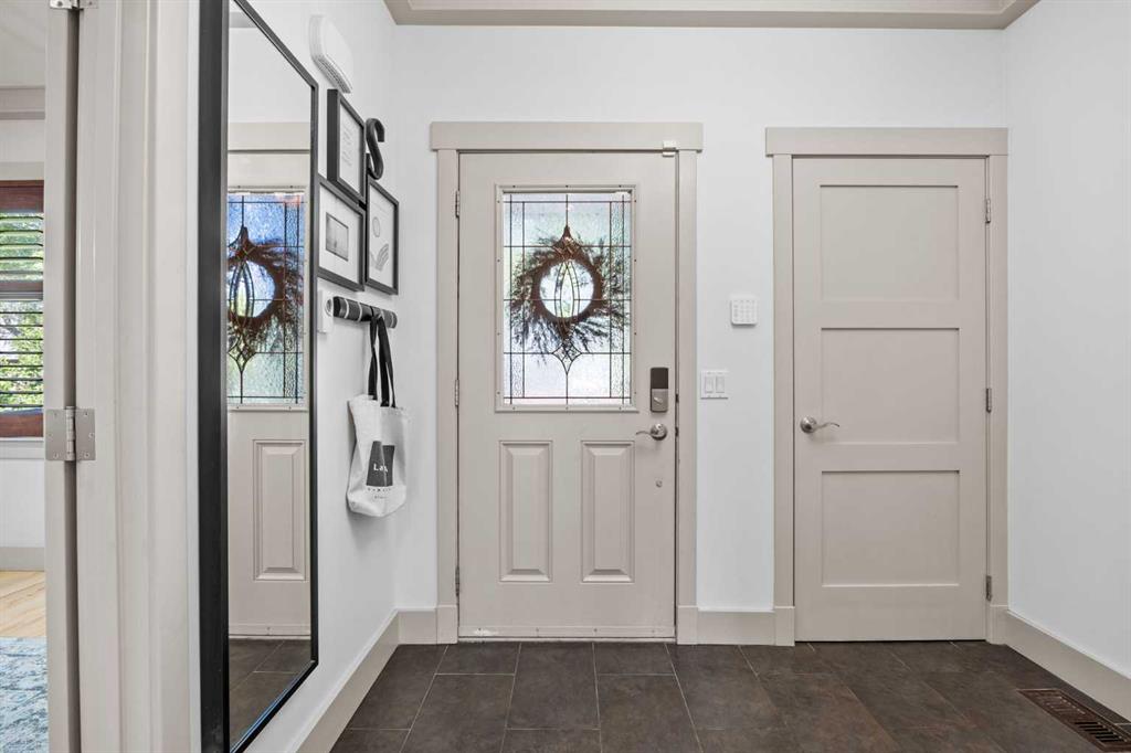 Fifth View of 211 32 Avenue NW, Tuxedo Park, Calgary, Alberta, T2M 2P8