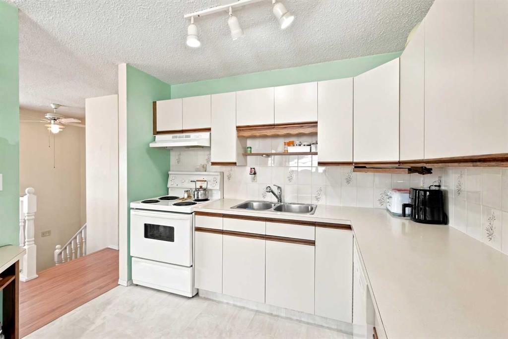 Fifth View of 38 Meadowview Close , Lakeview Heights, Sylvan Lake, Alberta, T4S1J2