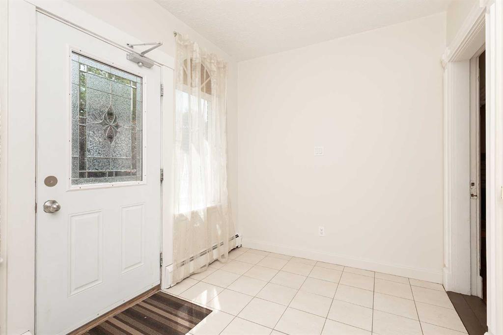 Fifth View of 1-5, 622 10 Street S, London Road, Lethbridge, Alberta, T1J 2M8