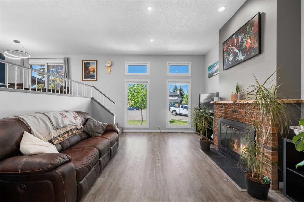 Fifth View of 24 Cedardale Rise SW, Cedarbrae, Calgary, Alberta, T2W 3Y5