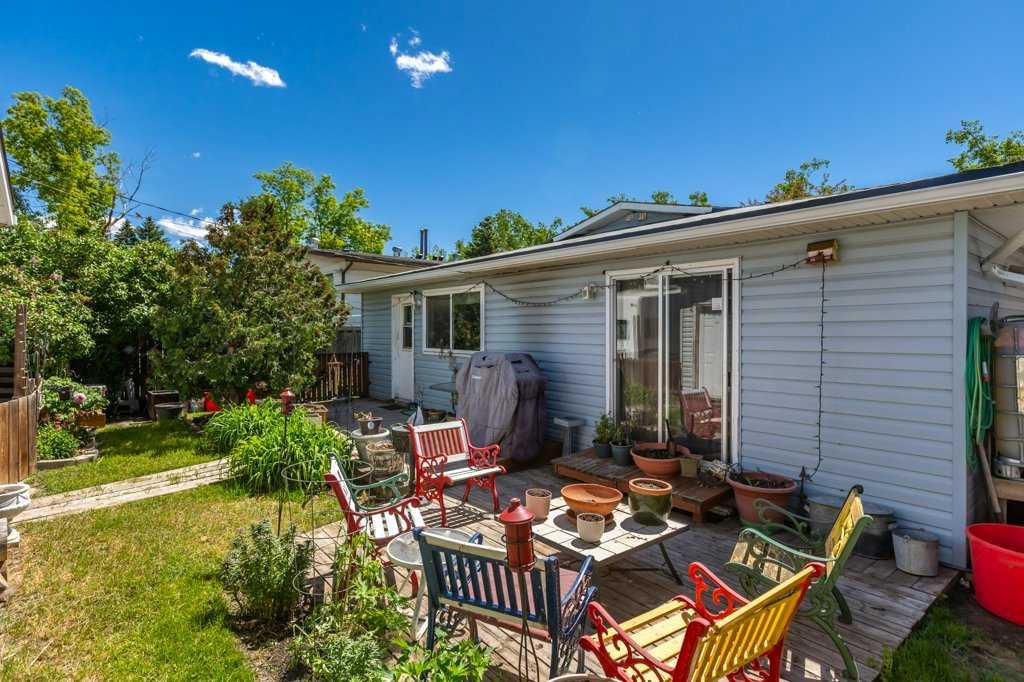 Fifth View of 8812 46 Avenue NW, Bowness, Calgary, Alberta, T3B 1Y8