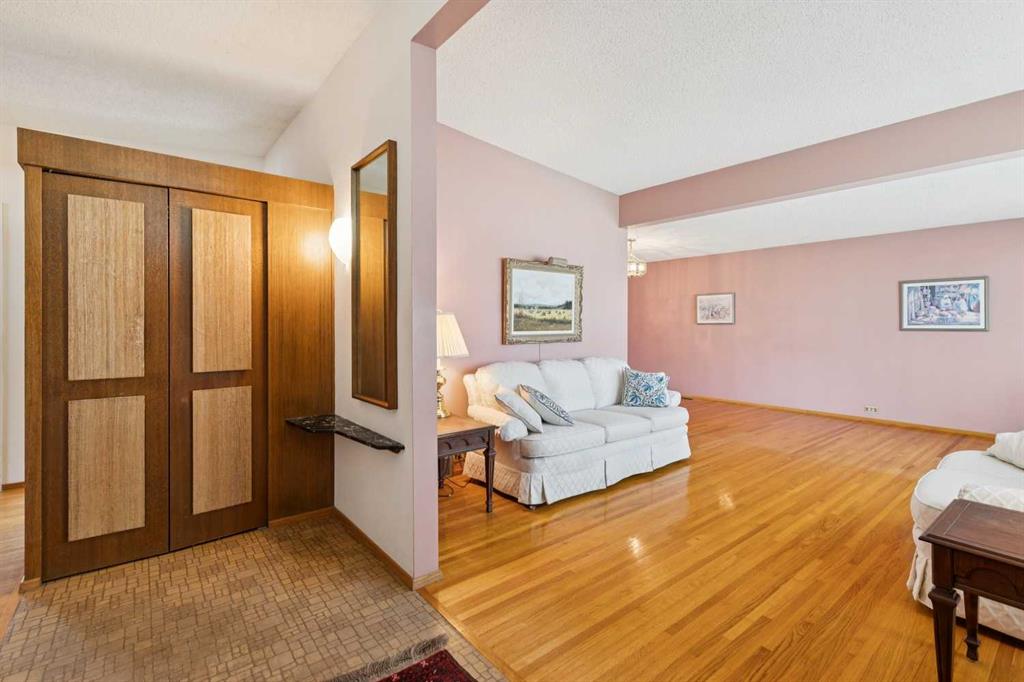 Third View of 4312 40 Street NW, Varsity, Calgary, Alberta, T3A 0H6