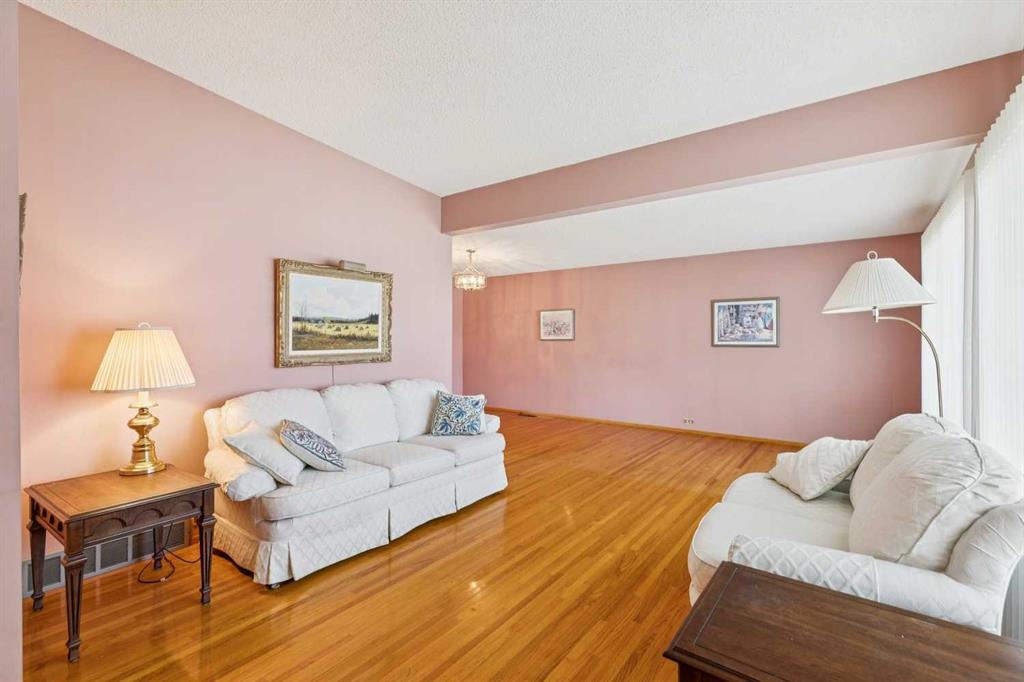 Fourth View of 4312 40 Street NW, Varsity, Calgary, Alberta, T3A 0H6