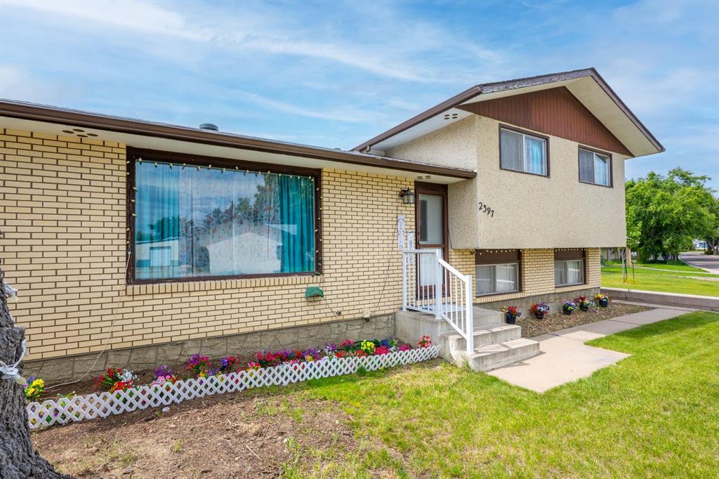 Third View of 2397 24 Street SE, Crestwood-Norwood, Medicine Hat, Alberta, T1B1B1
