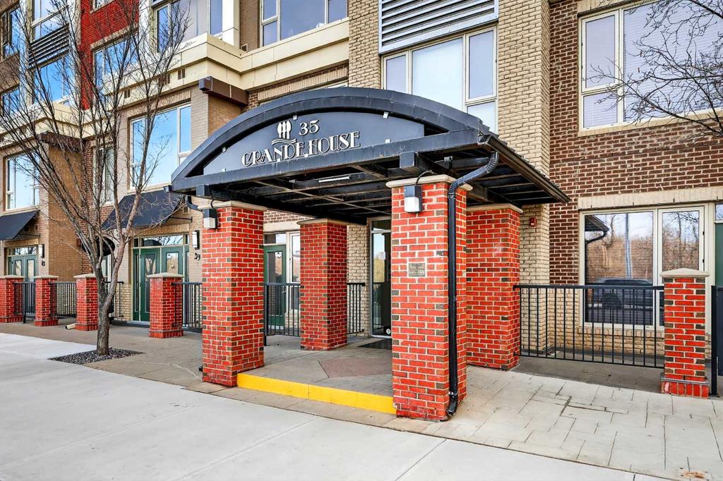 Third View of 404, 35 Inglewood Park SE, Inglewood, Calgary, Alberta, T2G 1B5