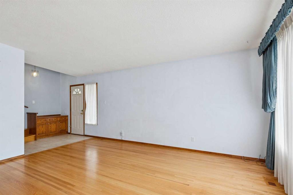 Fourth View of 4823 Brisebois Drive NW, Brentwood, Calgary, Alberta, T2L 2G3