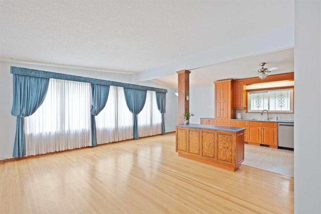 Fifth View of 4823 Brisebois Drive NW, Brentwood, Calgary, Alberta, T2L 2G3