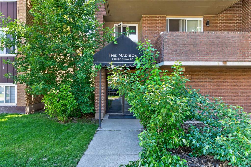 Fifth View of 202, 329 19 Avenue SW, Mission, Calgary, Alberta, T2S 0E1