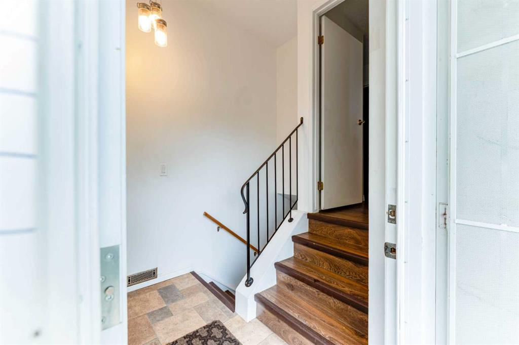 Third View of 2906 Doverville Crescent SE, Dover, Calgary, Alberta, T2B 1T0