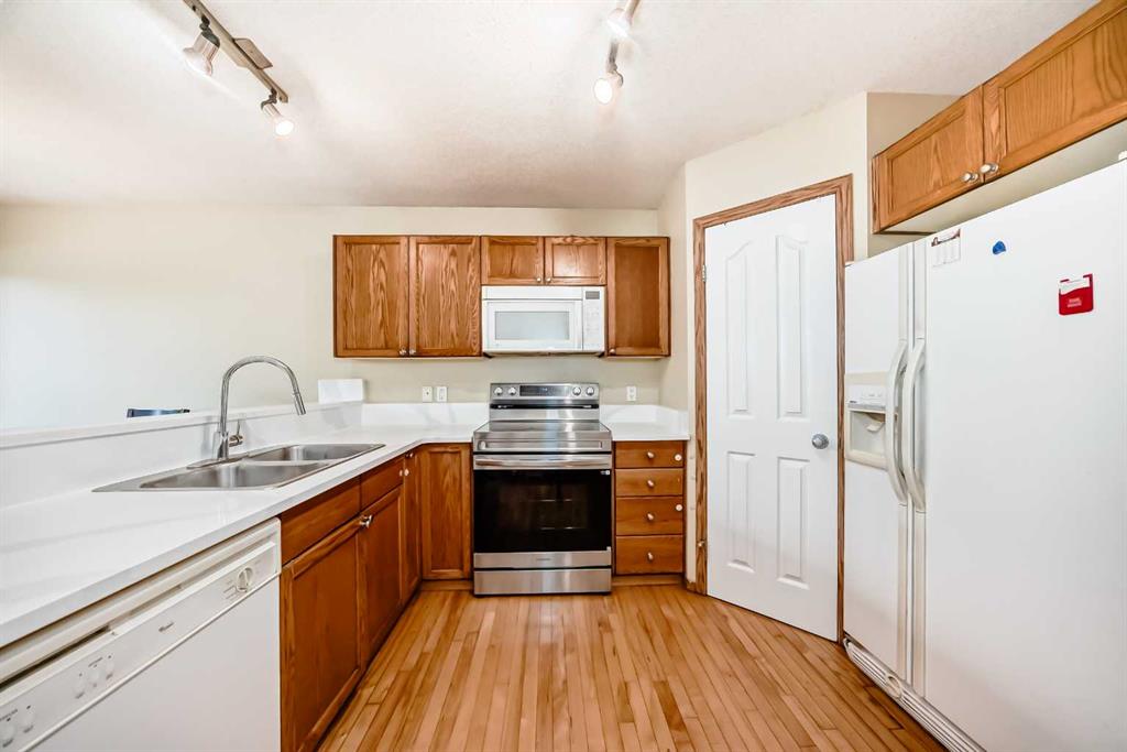 Fifth View of 30 Covehaven View NE, Coventry Hills, Calgary, Alberta, T3R 1S6