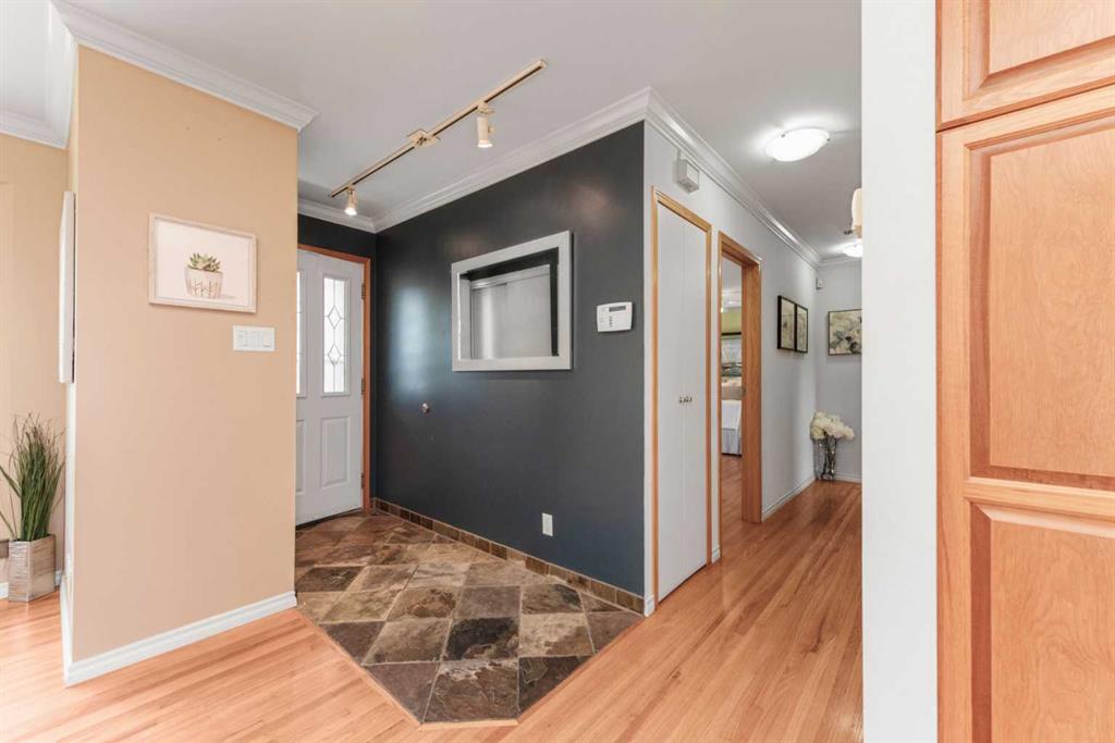 Third View of 423 Spyhill Road NW, Thorncliffe, Calgary, Alberta, T2K 3P1