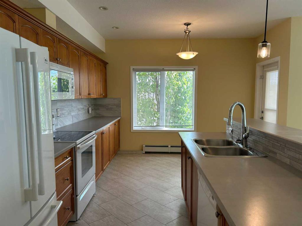 Fifth View of 201, 4403 67A Avenue , NONE, Olds, Alberta, T4H 0B9