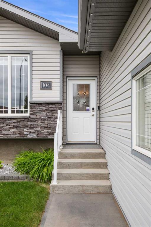 Fourth View of 104 Somerside Way SE, Southland, Medicine Hat, Alberta, T1B0M2