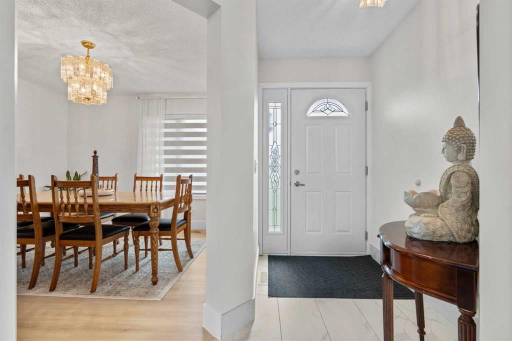 Fifth View of 957 Applewood Drive SE, Applewood Park, Calgary, Alberta, T2A 7M7