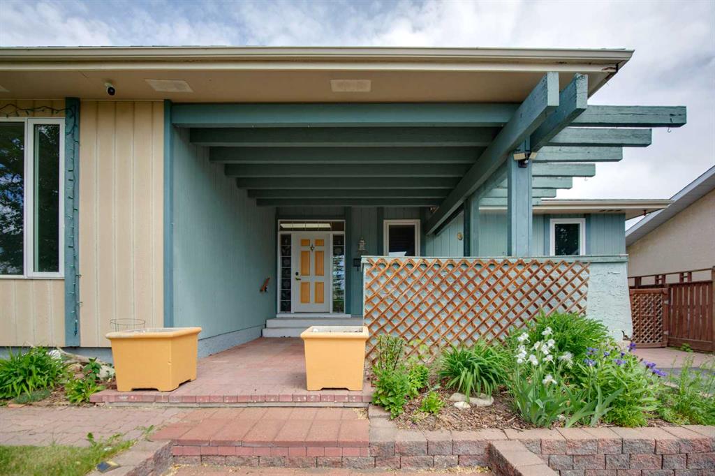 Third View of 328 Norseman Road NW, North Haven Upper, Calgary, Alberta, T2K 5M5