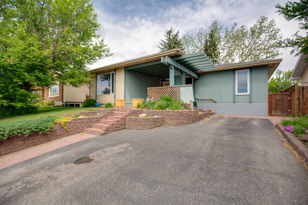 Fourth View of 328 Norseman Road NW, North Haven Upper, Calgary, Alberta, T2K 5M5