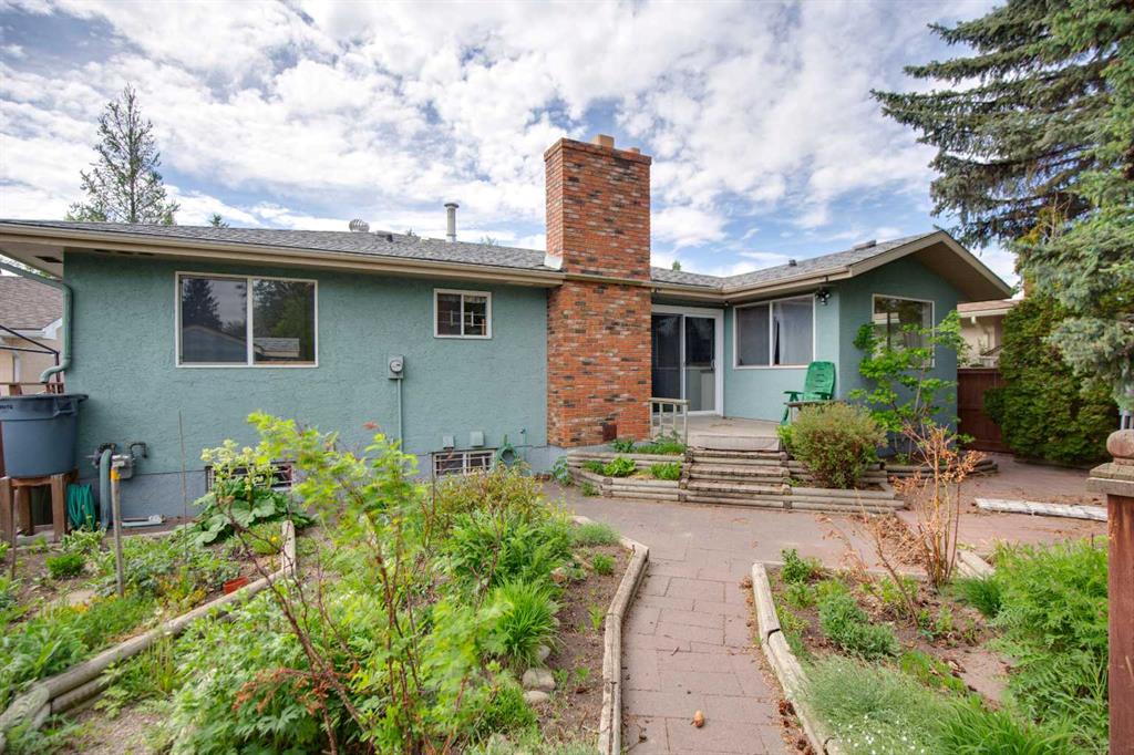 Fifth View of 328 Norseman Road NW, North Haven Upper, Calgary, Alberta, T2K 5M5