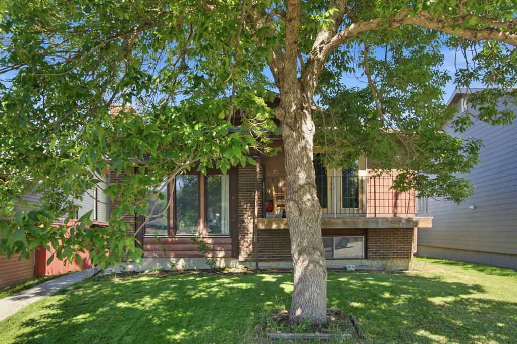 Third View of 20 Berkshire Court NW, Beddington Heights, Calgary, Alberta, T3K 1Z5