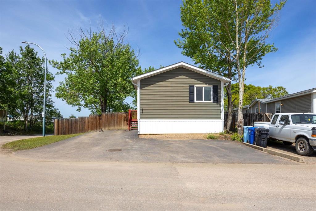 292 Greenwich Lane , A2321020, Alberta,