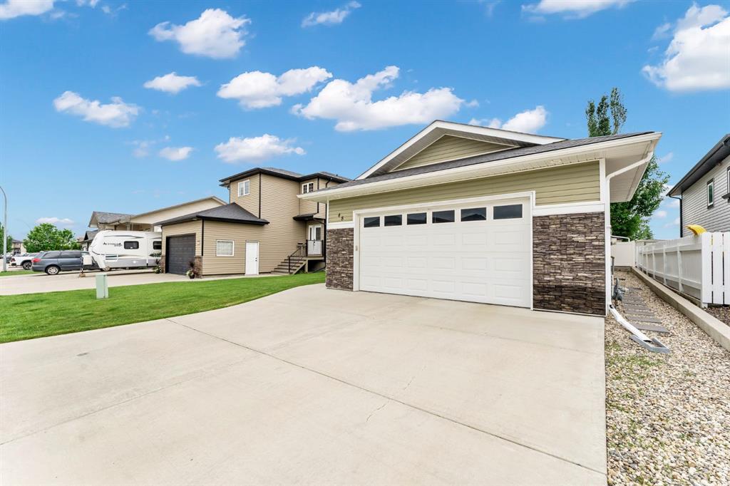 Third View of 48 Somerside Way SE, SE Southridge, Medicine Hat, Alberta, T1B0M1