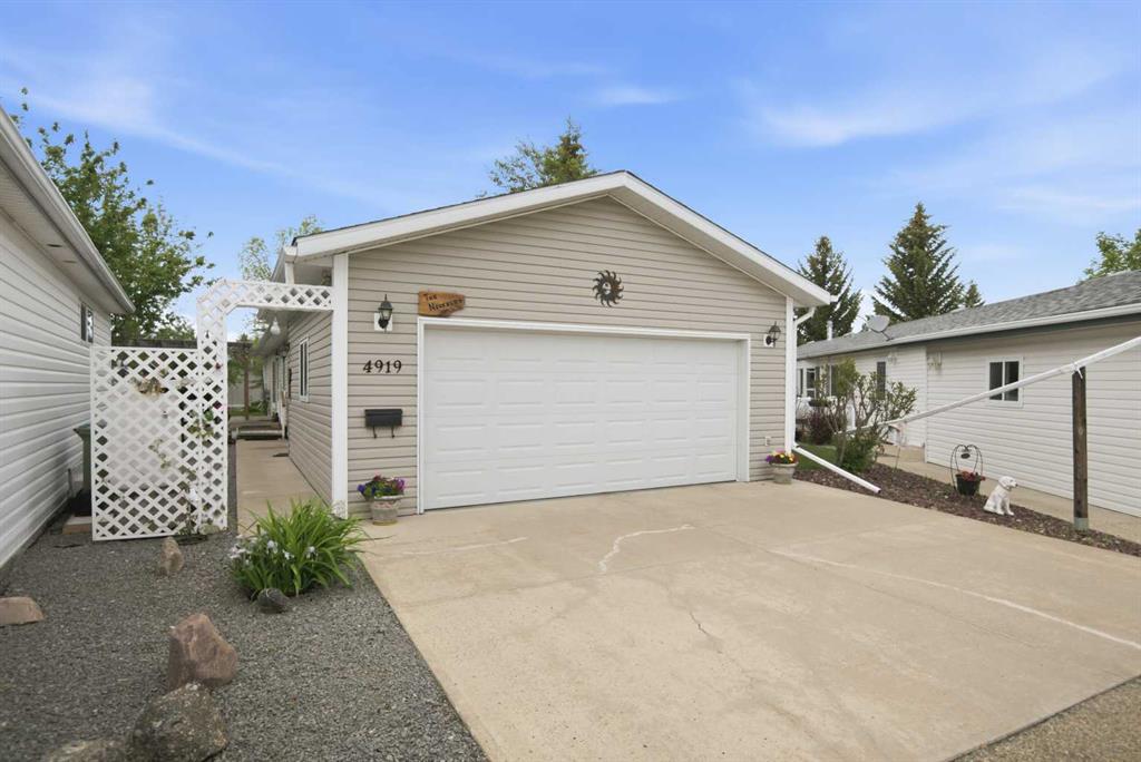Second View of 4919 Doncaster Avenue , Davenport, Red Deer, Alberta, T4R 2Z8