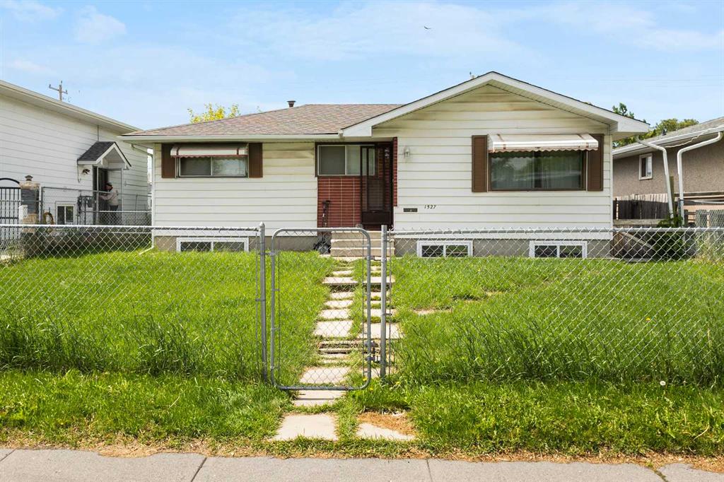 Third View of 1527 46 Street SE, Forest Lawn, Calgary, Alberta, T2A 1N7