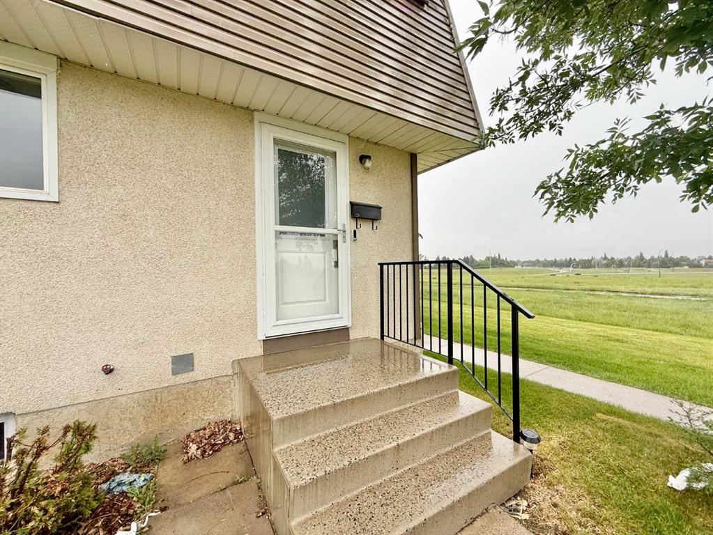 Third View of 20, 115 Lafayette Boulevard W, Varsity Village, Lethbridge, Alberta, T1K 4B9