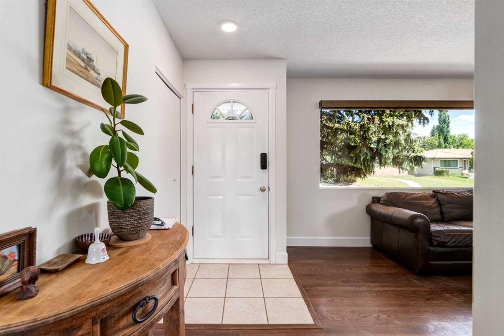 Fourth View of 9559 Assiniboine Road SE, Acadia, Calgary, Alberta, T2J0Z5