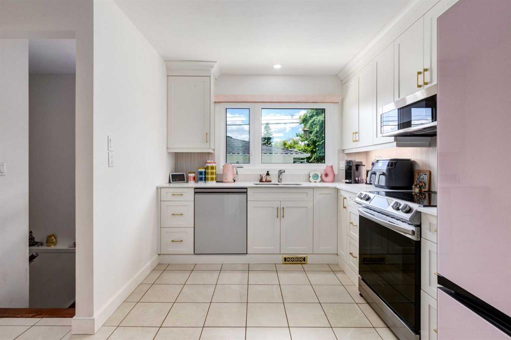 Fifth View of 9559 Assiniboine Road SE, Acadia, Calgary, Alberta, T2J0Z5